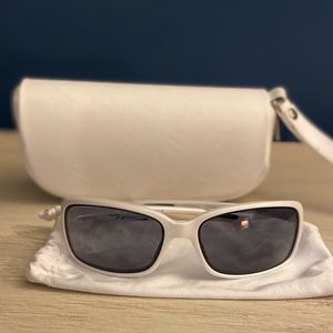 Oakley dispute white sunglasses. Only worn a couple times